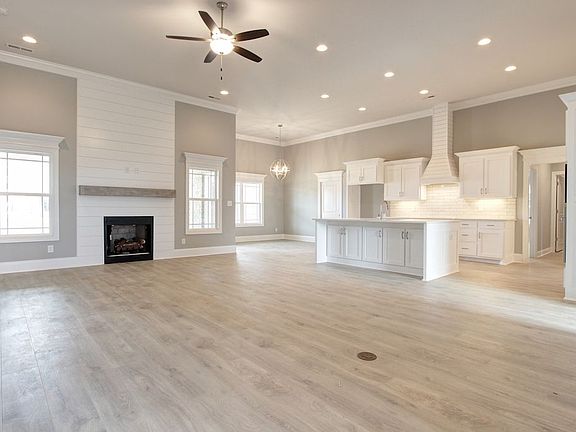 3rd image of 26397 Woodfield Dr