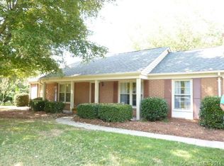 11823 Mirror Lake Dr, Charlotte, NC 28226