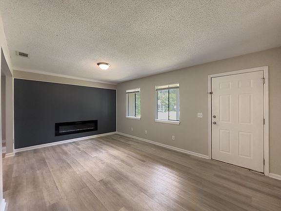 4th image of 213 Honey Lane Cir