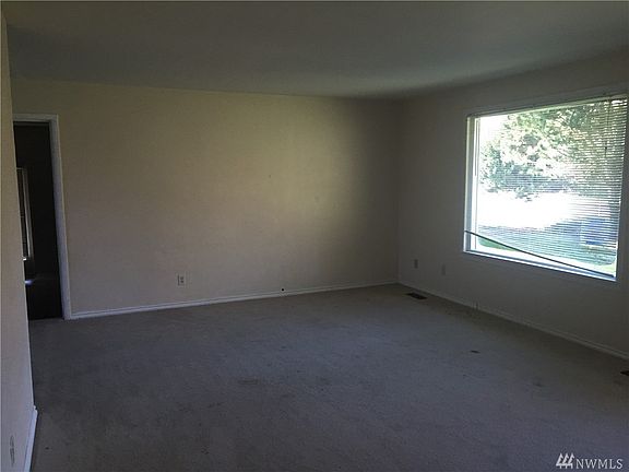 4th image of 2227 118th Ave E