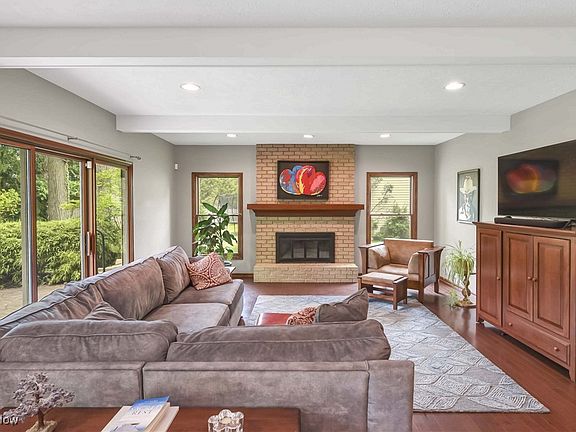 5th image of 236 Seaward Way
