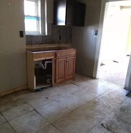 4th image of 2944 Kensington Ave