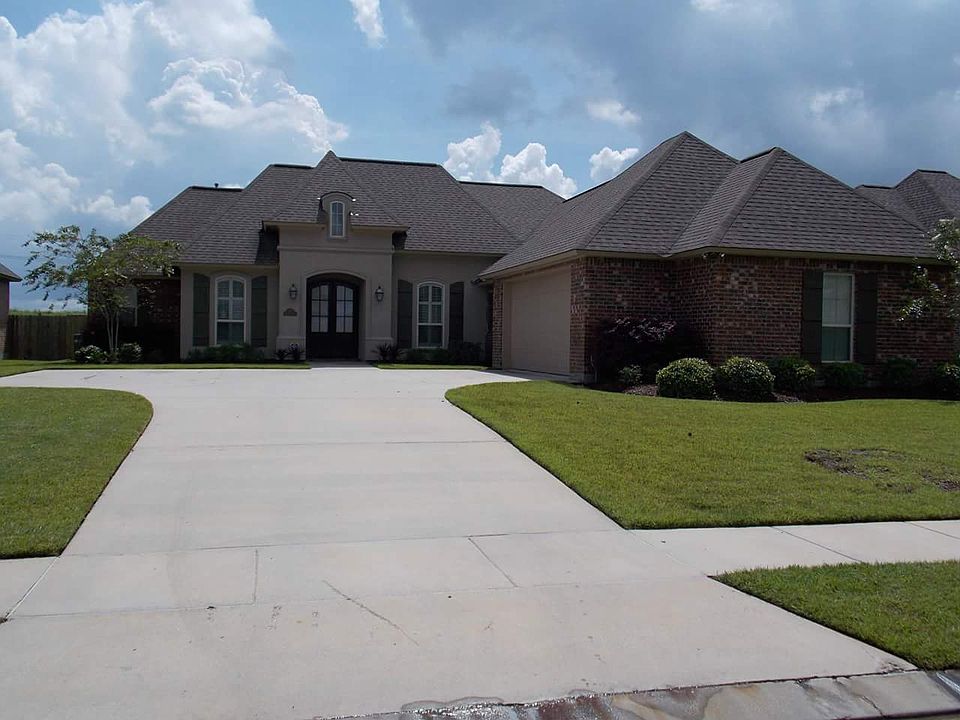 1st image of 8 Fox Hollow Cir