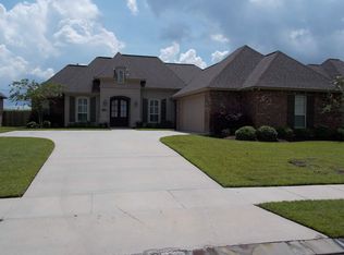 8 Fox Hollow Cir, Birmingham, AL 35226