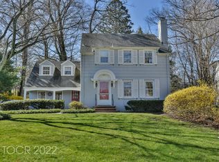 946 Hillcrest Rd, Ridgewood, NJ 07450