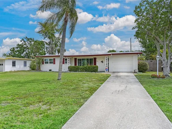207 62nd St W, Bradenton, FL 34209