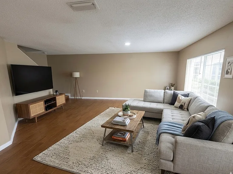 7306 E Bank Dr — Photo 2
