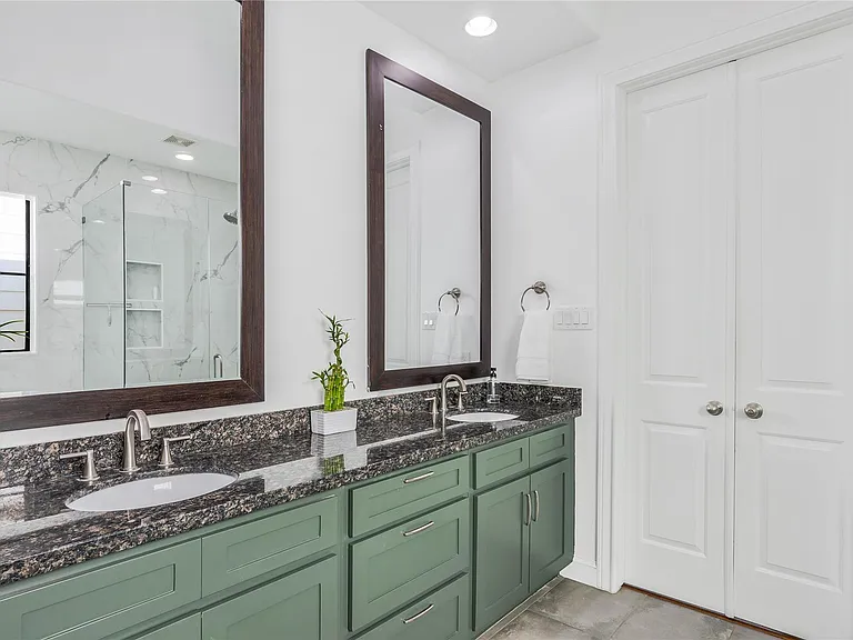 8817 Lakeshore Bend Dr — Photo 22