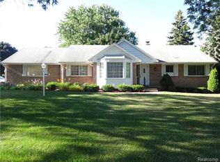 36775 Brittany Hill Dr, Farmington, MI 48335