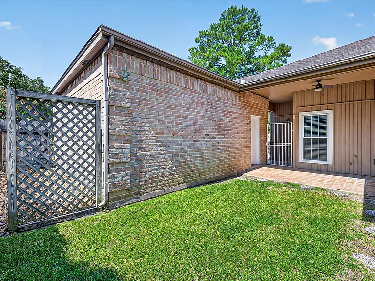 10310 Chevy Chase Dr — Photo 46