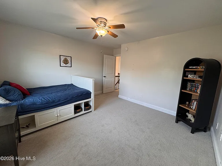 421 Wolfe Ln — Photo 15