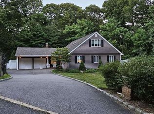 1 Wellington Dr, Stony Brook, NY 11790