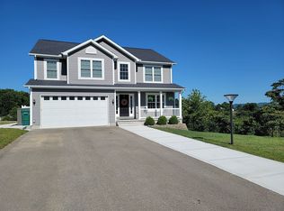 361 Ridgeway Dr, Bridgeport, WV 26330