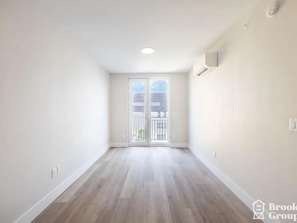 1711 Hancock St #204