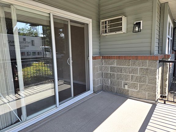 2nd image of 550 Lorne St #104
