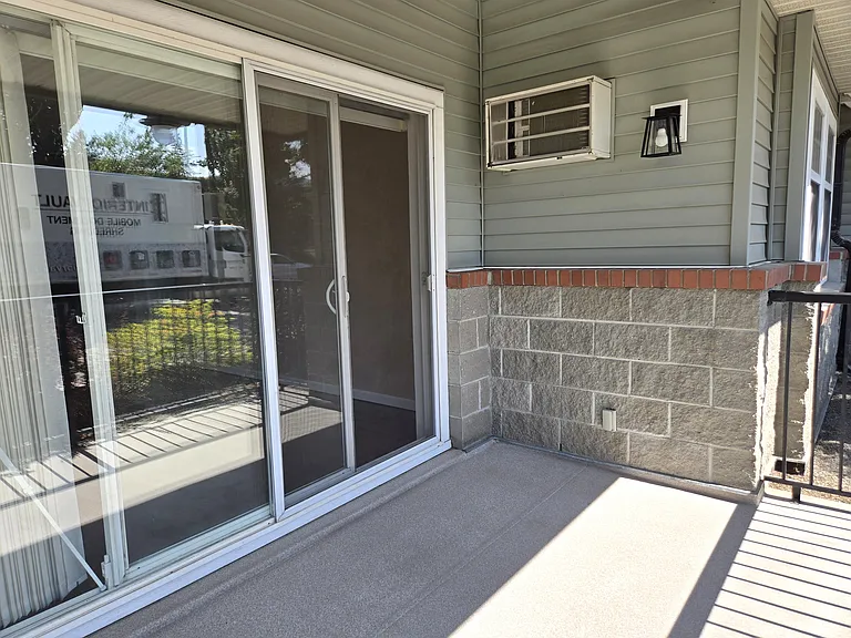550 Lorne St #104 — Photo 2