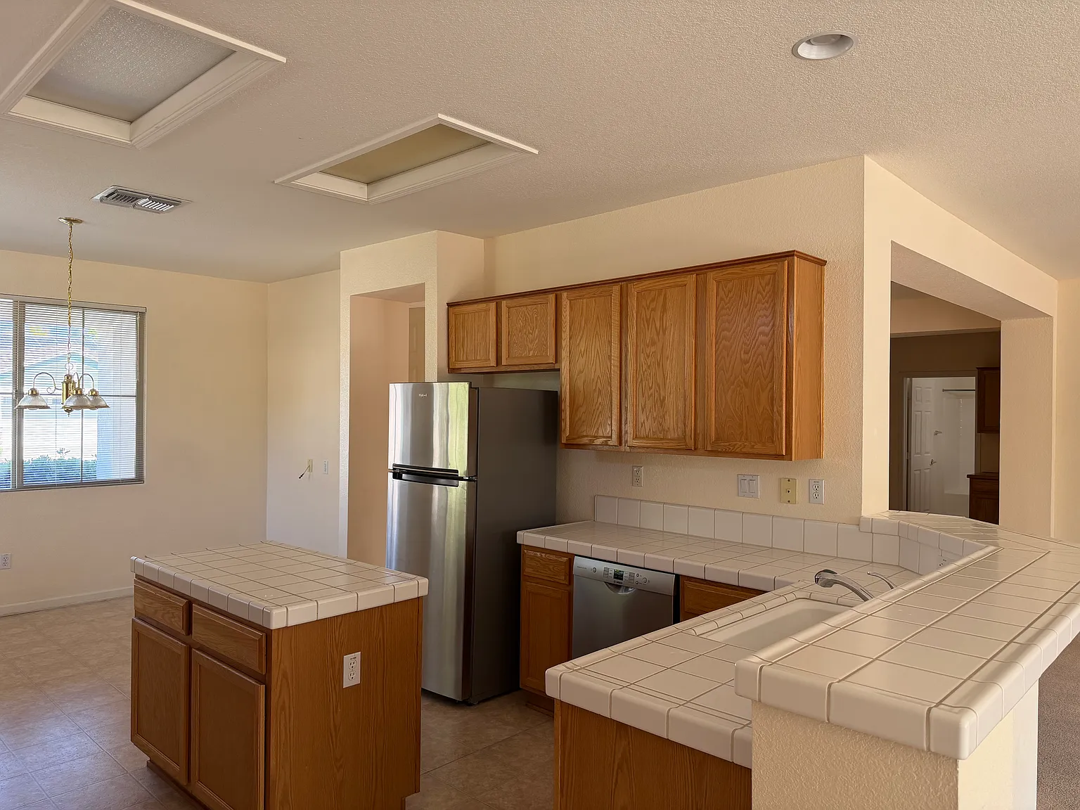 2 bed, 1886 sqft, $2,800 — Photo 4