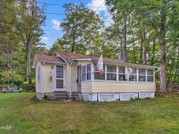 112 Courtney Ln, Greentown, PA 18426