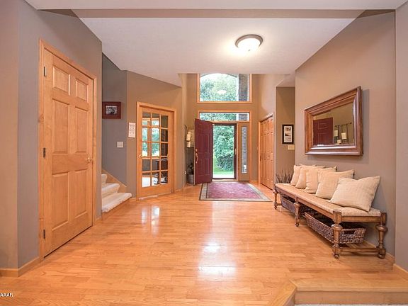 4th image of 2108 White Oaks Cir NE