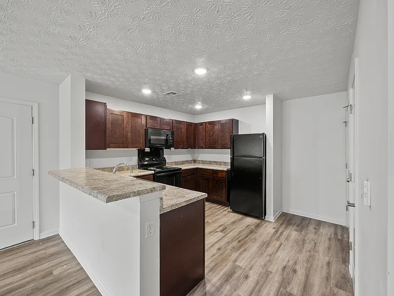 Whispering Creek Apartments — Photo 21