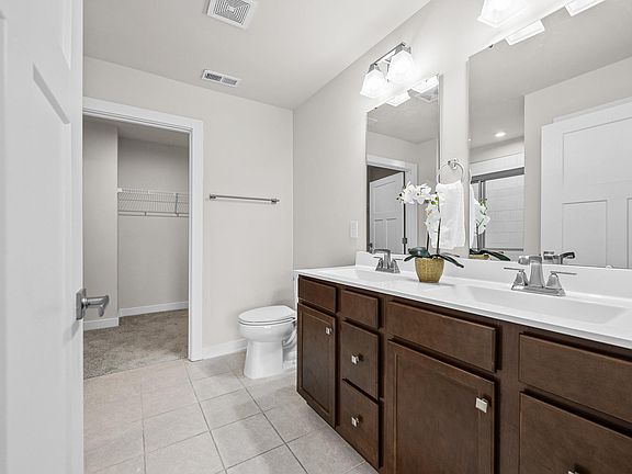 3rd image of 603 Cresslyn Ct