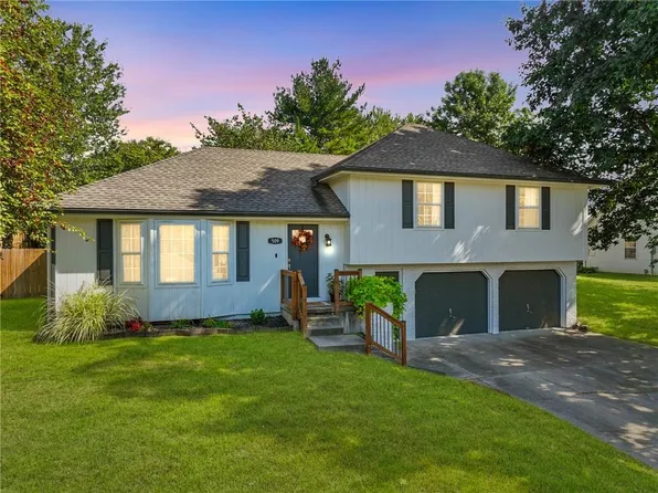 509 Santa Fe Dr, Gower, MO 64454