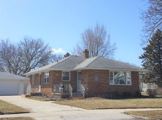3682 E Iona Ter, Cudahy, WI 53110