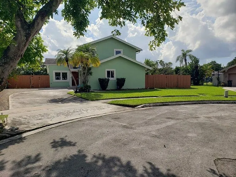 801 NW 49th Way — Photo 6