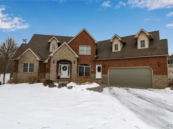 29 Hazelwood Ln, Grand Island, NY 14072