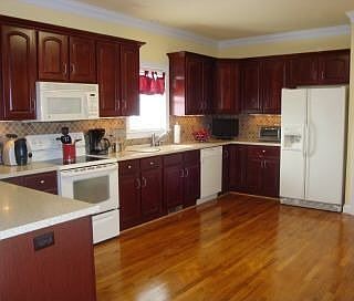 2nd image of 320 Wyndhurst Dr