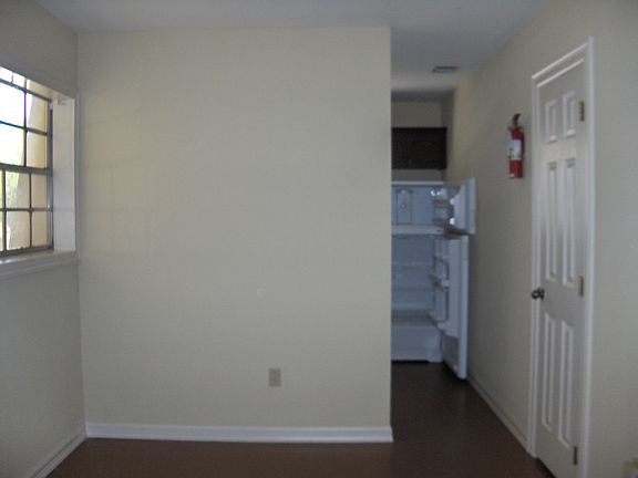 4th image of 1610 W Kuhn St APT 2