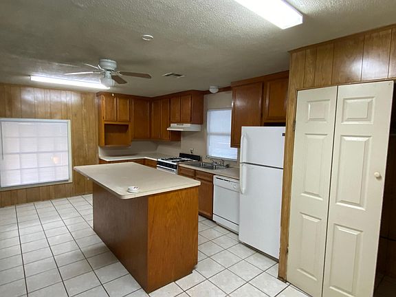 5th image of 415 Clemmons St