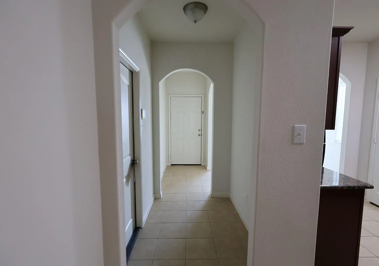 3 bed, 2.0 bath, 1597 sqft, $2,000 — Photo 3