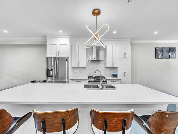 4th image of 430 Duncan St #28