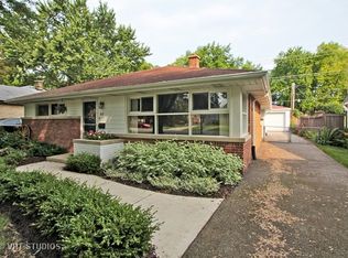 810 McKinley Ave, Mundelein, IL 60060