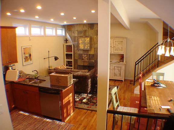 2nd image of 1509 W Wellington Ave