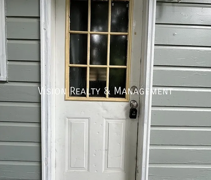 121 Howell Rd #B — Photo 1