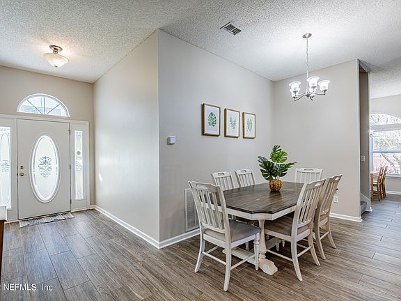 4th image of 2461 CEDAR TRACE Drive W