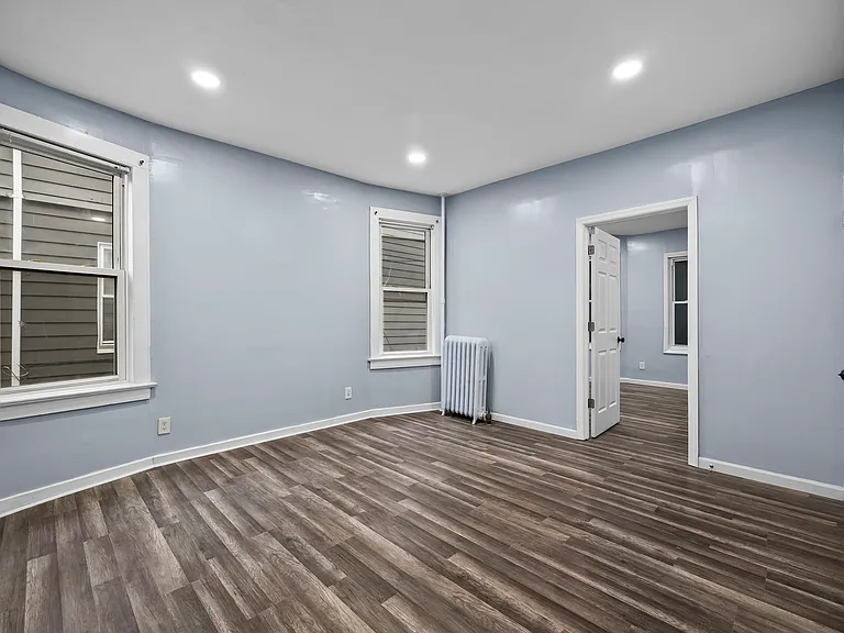 145 E 31st St #1 — Photo 7