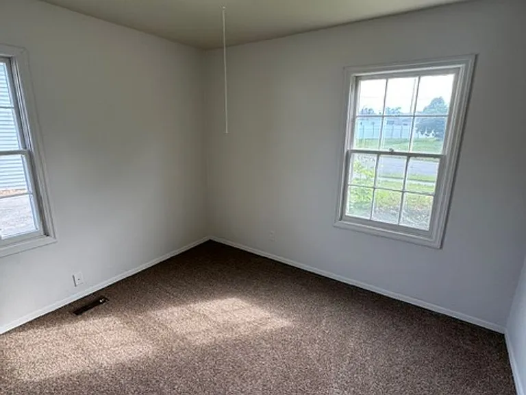 608 Warwick Ave — Photo 8