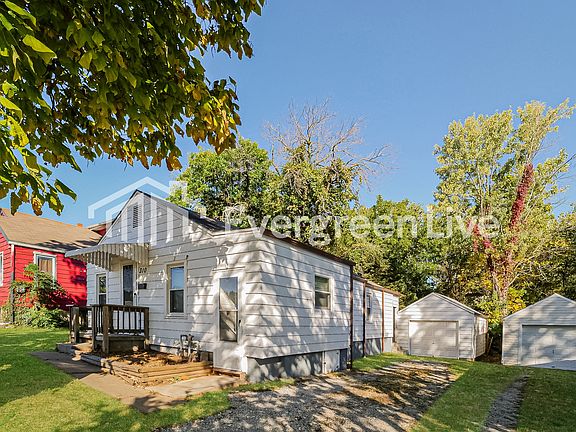 2nd image of 310 E Pacific Ave