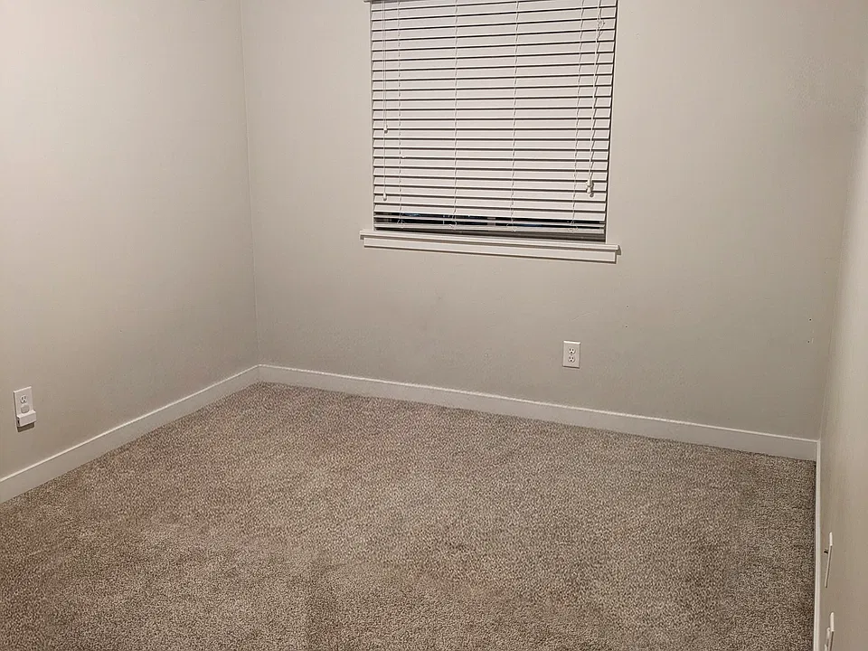 242 E 340 N