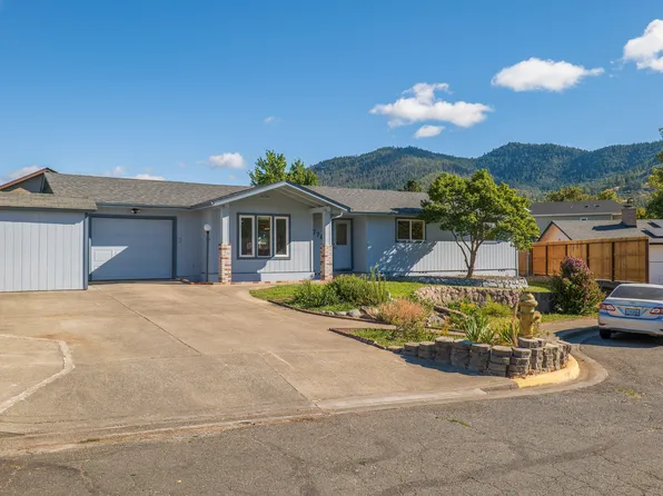 776 NW Carol Dr, Grants Pass, OR 97526