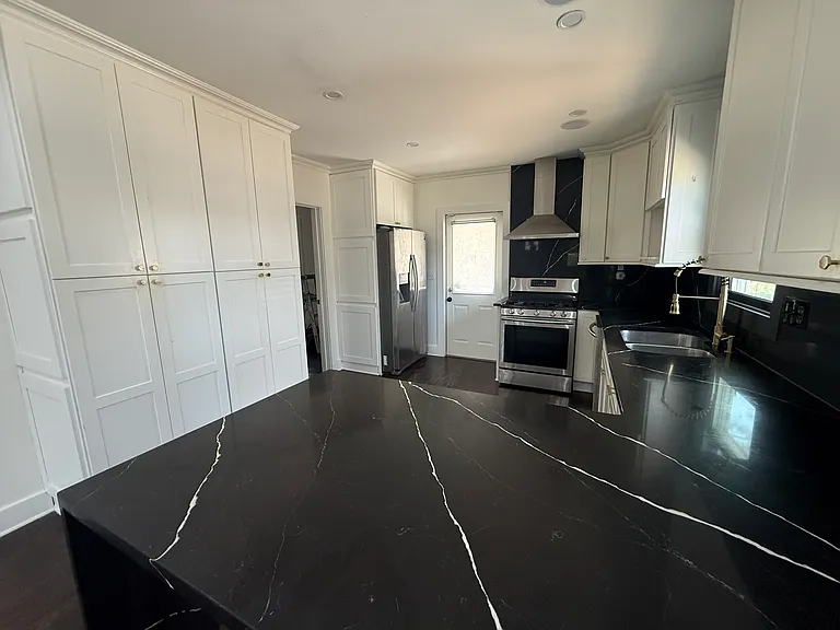 1232 Almont Dr SW — Photo 10