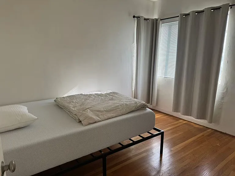 1686 Oxford St #1686 — Photo 2