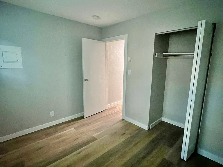 1101 E Bronson St #H — Photo 4