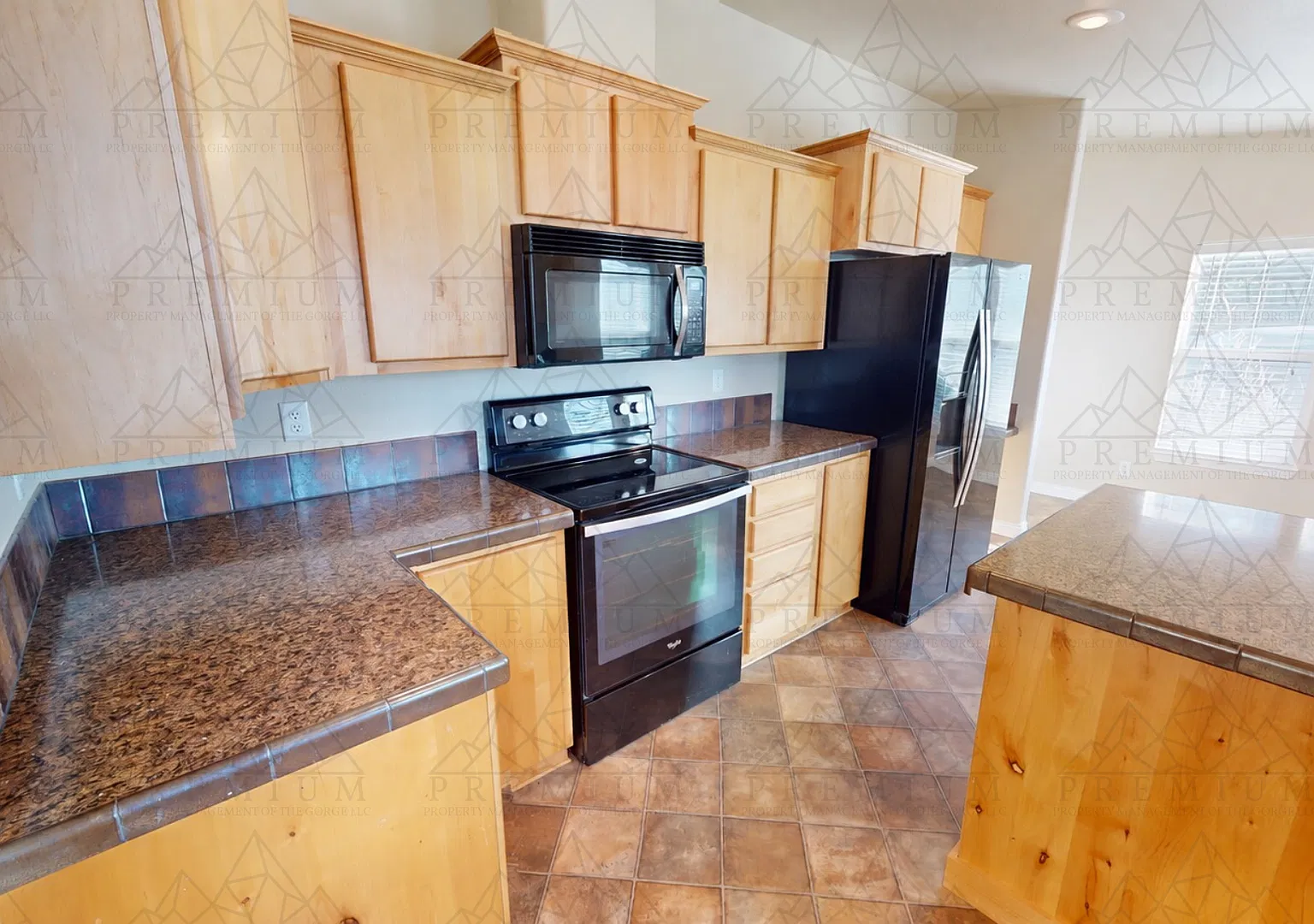 3 Bedroom 2 Bathroom - Hood River — Photo 2
