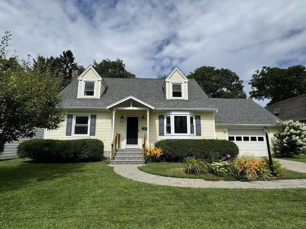 142 Killarney Dr, Burlington, VT 05408
