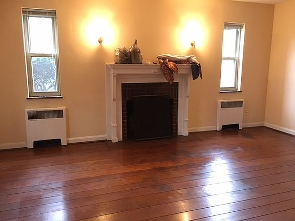 4th image of 33 W Hill Ln APT 1
