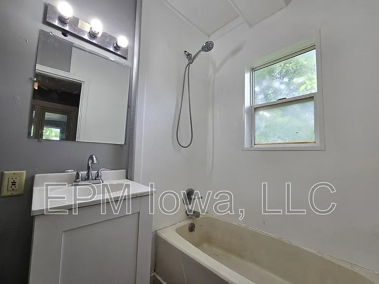 24 Van Buren St — Photo 21